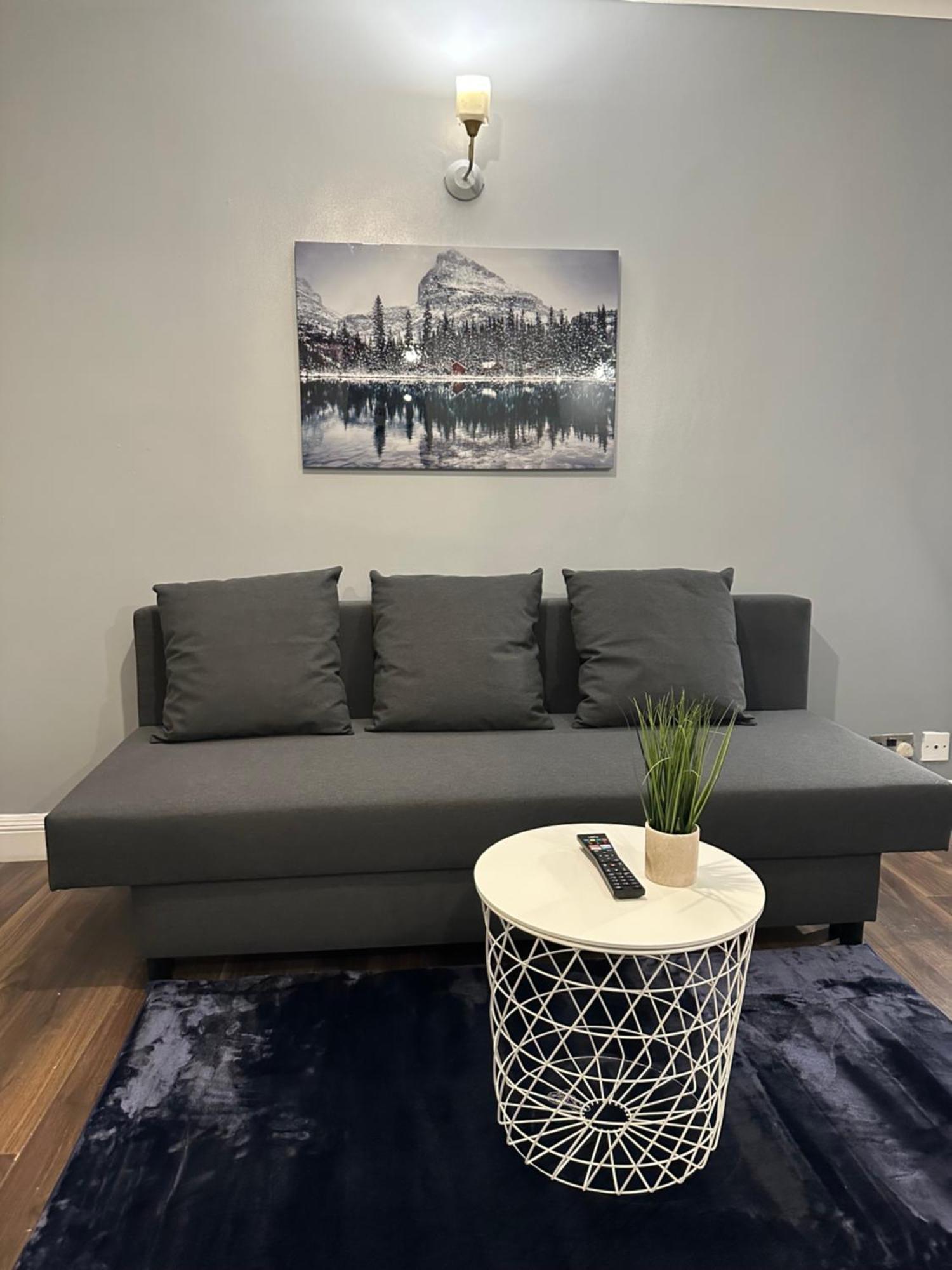 Charming 1 Bedroom Flat With Living In Kings Cross, St Pancras No Lift Londen
